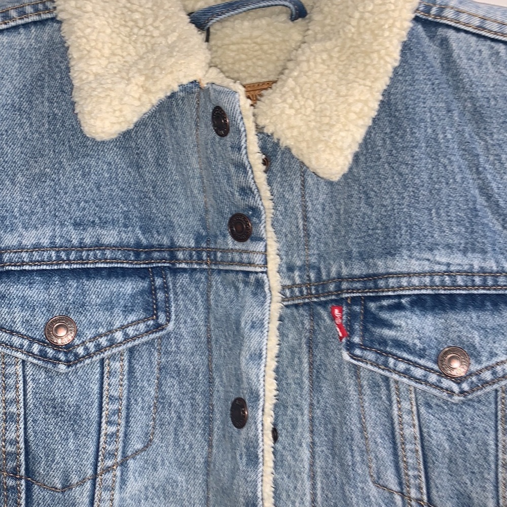 LEVI'S Women's Original Sherpa Trucker Jean Jacket - Picture 5 of 8